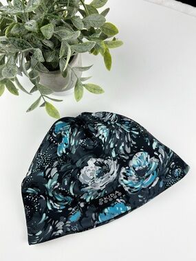 Skida Grey/ Blue Floral Fleece Lined Hat Women's